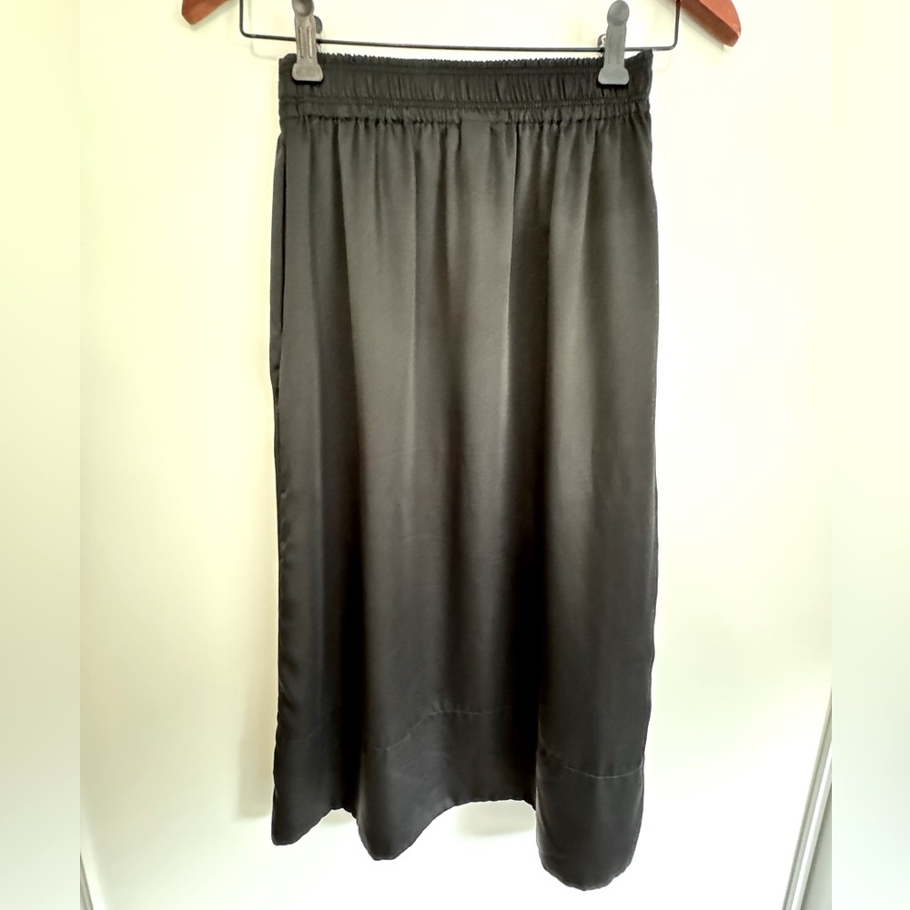 H&M black mid length skirt - Size 0
